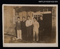 藏品(李唐基與友人合照1-5（李唐基與多位友人於宿舍前合照）)的圖片