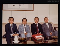 藏品(琦君夫婦與李唐基友人合照（李唐基與友人於室內合照）)的圖片