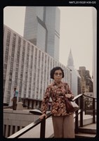 藏品(琦君夫婦生活照2-20(琦君於紐約聯合國獨照))的圖片