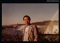 藏品(琦君夫婦生活照2-24(李唐基於尼加拉大瀑布獨照))的圖片