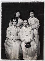 藏品(琦君訪韓活動照13(琦君與金社長夫人等人合照))的圖片