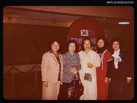 藏品(琦君與中韓作家會議文友合照1)的圖片