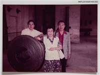 藏品(琦君夫婦歐遊照2（與友人於室內合影）)的圖片