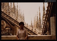 藏品(琦君夫婦歐遊照10（琦君於米蘭大教堂上獨影）)的圖片