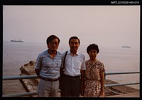 藏品(琦君夫婦歐遊照18（琦君夫婦於德國漢堡港與友人合影）)的圖片