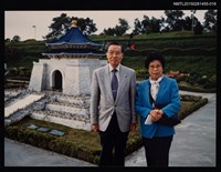 藏品(琦君夫婦與劉振強合照（琦君夫婦於小人國合照）18)的圖片