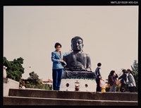 藏品(琦君夫婦與劉振強合照（琦君與彰化八卦山大佛合影）24)的圖片