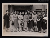 藏品(琦君與林海音、婦協文友合照1)的圖片