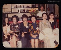 藏品(琦君與影星盧燕等人合照1)的圖片