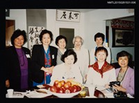 藏品(琦君出席第一屆海外華文女作家聯誼會照（琦君與劉安諾、陳若曦、喻麗清、簡宛等人合照）6)的圖片