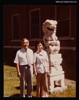 藏品(琦君夫婦與哈佛燕京圖書館館長吳文津夫婦等人合照（琦君與吳文津合照）10)的圖片