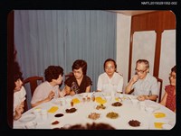 藏品(琦君與余光中等人餐聚合照2)的圖片