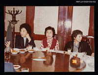 藏品(琦君與殷張蘭熙、潘人木、王藍等人餐聚合照2)的圖片