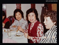 藏品(琦君與殷張蘭熙、潘人木、王藍等人餐聚合照3)的圖片