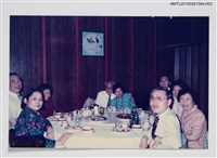 藏品(琦君夫婦與簡宛夫婦、夏志清等人餐聚合照2)的圖片