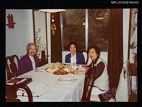 藏品(琦君與劉安諾、王臨冬餐聚合照2)的圖片