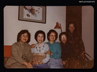 藏品(琦君與鍾麗珠、畢璞等人合照)的圖片