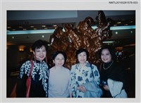 藏品(琦君與應平書、邱秀芷、封德屏等人合照)的圖片