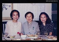 藏品(琦君夫婦與程明琤、譚煥瑛、張鳳等人合照（琦君與程明琤、譚煥瑛合照）12)的圖片