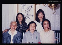 藏品(琦君夫婦與程明琤、譚煥瑛、張鳳等人合照（琦君與程明琤、譚煥瑛等人合照）13)的圖片