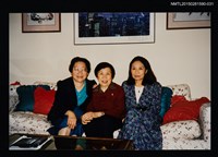 藏品(琦君夫婦與程明琤、譚煥瑛、張鳳等人合照（琦君與譚煥瑛等人合照）31)的圖片