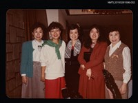 藏品(琦君與文友餐聚合照（與應平書、簡宛、田新彬等人合照）2)的圖片