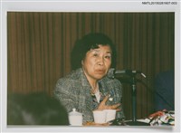 藏品(琦君與喻麗清、簡宛、吳玲瑤等人合照（琦君獨照）3)的圖片