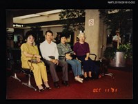 藏品(琦君夫婦與劉安諾、吳玲瑤、簡宛、周愚等人合照(琦君與周愚、劉安諾、吳玲瑤合照)2)的圖片