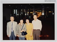 藏品(琦君夫婦與劉安諾、吳玲瑤、簡宛、周愚等人合照(琦君夫婦與周愚、吳玲瑤合照)3)的圖片