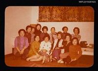 藏品(琦君與林海音、謝冰瑩、劉枋、畢璞、鍾麗珠、夏祖美等人合照)的圖片