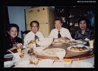 藏品(琦君夫婦與潘人木、林海音、何凡、王琰如等人合照（琦君夫婦與林海音夫婦合照）2)的圖片