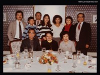 藏品(琦君與文友合照(琦君與林海音、何凡、夏祖焯全家福、黃文範、殷張蘭熙、彭歌等人合照)1)的圖片