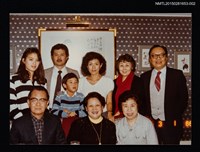 藏品(琦君與文友合照(琦君與林海音、何凡、夏祖焯全家福、黃文範、殷張蘭熙、彭歌等人合照)2)的圖片