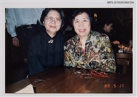 藏品(琦君與鍾麗珠合照)的圖片