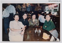 藏品(琦君與鮑曉暉、鍾麗珠、畢璞合照)的圖片