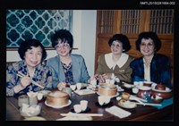 藏品(琦君與簡宛、簡靜惠、吳玲瑤等文友合照2)的圖片