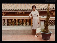 藏品(琦君夫婦與齊邦媛、詹悟、丁貞婉等人合照（琦君獨照）11)的圖片