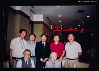 藏品(琦君夫婦與文化大學政治系同學會友人合照2)的圖片