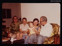 藏品(黃文範全家福與外國友人合照)的圖片