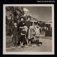 藏品(琦君與張秀亞及其孩子合照1)的圖片