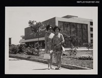 藏品(琦君與王怡之合照2)的圖片