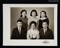 藏品(韓國女苑社社長金命燁全家福照)的圖片
