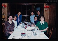 藏品(何凡與夏祖麗、黃春明等人出席《林海音傳》新書記者會照片(夏祖麗與多位好友合照)3)的圖片