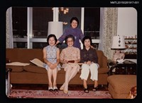 藏品(琦君與林海音、羅蘭、夏祖葳等人合照（琦君與林海音、羅蘭等人合照）1)的圖片