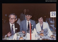 藏品(琦君出席舊金山文學會議與文友餐敘合照(琦君與莊因、紀弦合照)1)的圖片