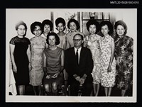 藏品(琦君與林海音等人與外國友人合照1-10)的圖片