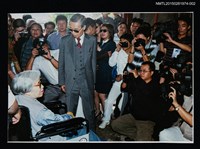 藏品(琦君夫婦與兒媳2001年返鄉為琦君文學館開館活動照2)的圖片