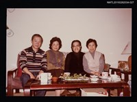 藏品(琦君夫婦與友人照3-27)的圖片