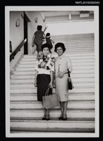 藏品(琦君與友人石韻薇之妹合照)的圖片