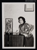 藏品(琦君與石韻薇、石韻薇之妹合照4（石韻薇獨照）)的圖片